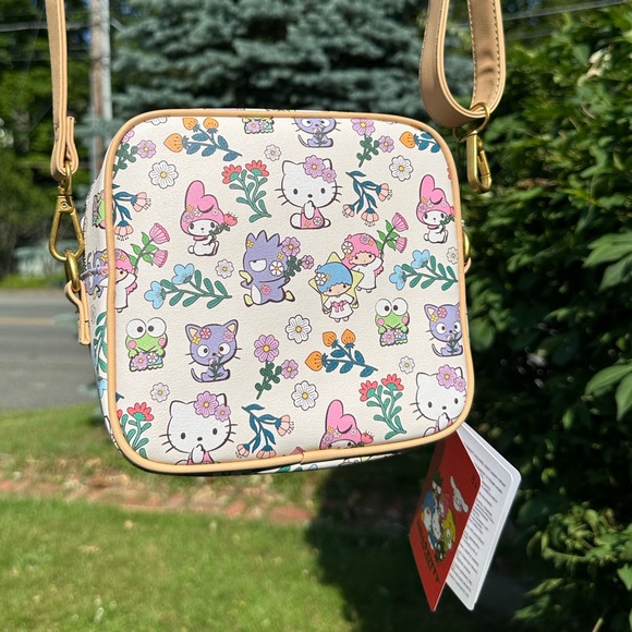 Sanrio x Loungefly Hello Kitty and Friends Crossbody Bag NWT - Picture 5 of 7